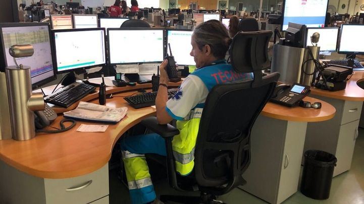 La máquina con la que trabajaba se le ha precipitado quedando atrapado debajo.