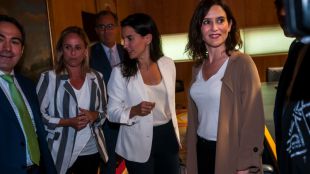 Ayuso confía en restablecer las negociaciones con Vox a tiempo para la investidura