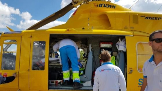 El niño ha sido trasladado en helicóptero al hospital de La Paz.