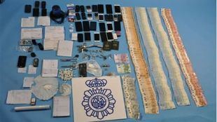 Dinero en efectivo, móviles y la droga intervenida a la red de venta de cocaína que distribuía desde varios pisos de Móstoles. n grupo criminal dedicado a la venta de cocaína.POLICÍA NACIONAL