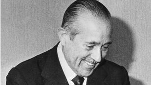 Carlos Arias Navarro abandona una convulsa Presidencia del Gobierno