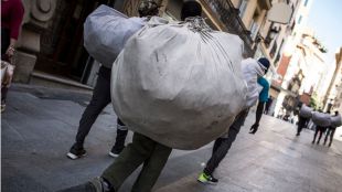 Golpe al 'top manta' en Lavapiés: un detenido y 1.000 falsificaciones incautadas