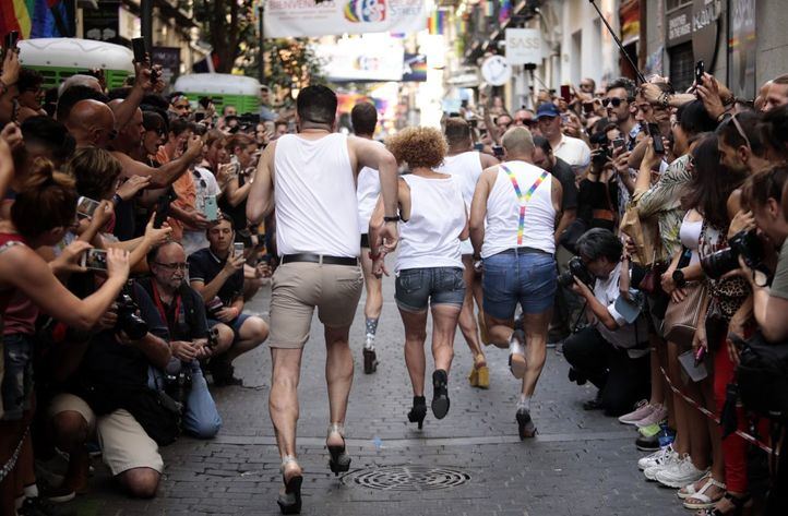 XXII Edición de la Carrera de Tacones del MADO que se ha celebrado en la calle Pelayo del barrio de Chueca de Madrid.