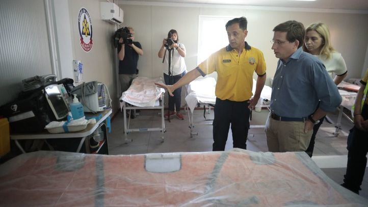 El alcalde de Madrid, José Luis Martínez-Almeida, ha visitado el dispositivo de emergencias comouesto por el Samur, Bomberos y Policia Municipal para el Orgullo Gay.