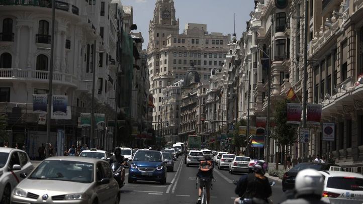 Tráfico en Gran Vía durante el primer día de moratoria de las multas de Madrid Central.