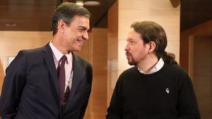 Un pacto imposible: Iglesias responde a la oferta de Sánchez pidiendo ministerios de peso
