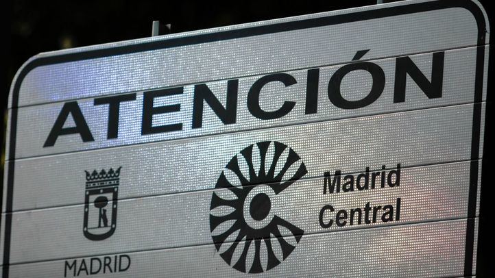 Cartel de aviso de entrada al perímetro de Madrid Central.