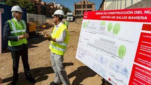 El consejero de Sanidad en funciones, Enrique Ruiz Escudero, en las obras del centro.