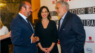 Plácido Domingo encabeza las personalidades excelentes premiadas por la Comunidad