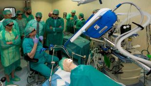 Madrid, pionera en implantar un sistema para operar sin cicatriz