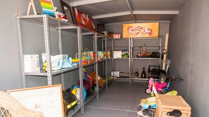 Uno de los lugares en los que se almacenan los objetos donados por los madrileños.