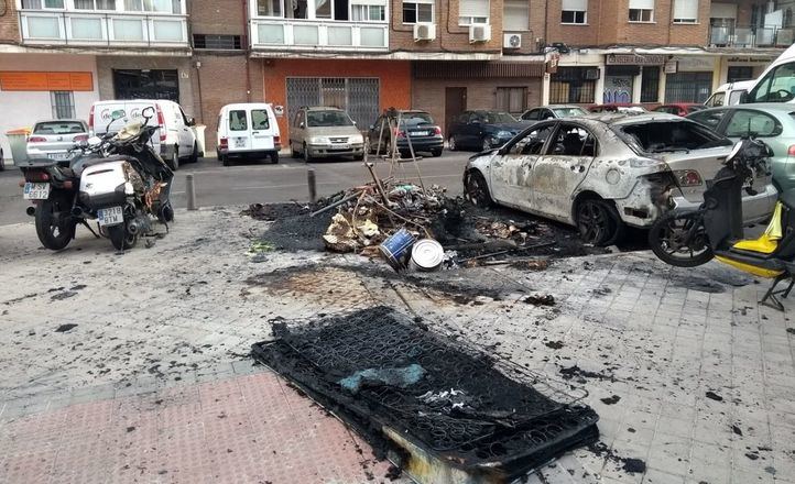 La quema de contenedores y coches asciende a 16 casos en julio