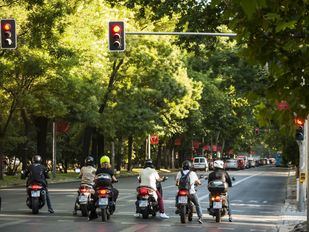 La DGT baraja, entre otras cosas, endurecer la sanción a los motoristas que no lleven casco