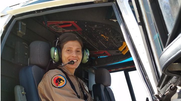 Débora Gómez, comandante del Ejército y primera mujer piloto de la Patrulla Aspa.