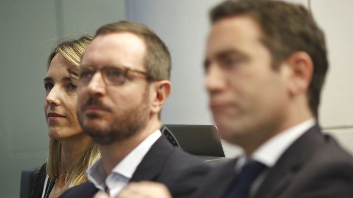 Cayetana Álvarez de Toledo y Javier Maroto, junto a Teodoro García Egea.