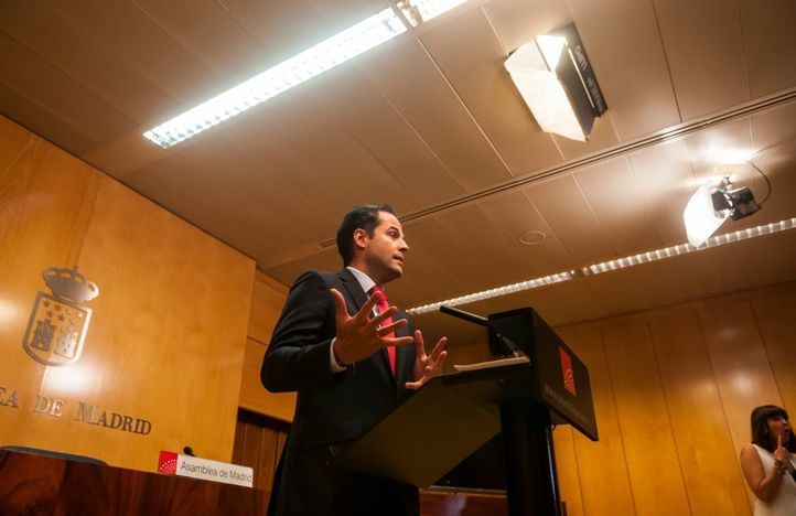 Ignacio Aguado ha comparecido ante los medios para anunciar que acepta el documento firmado entre PP y Vox porque no es incompatible con el que Ciudadanos firmó, antes, con los populares