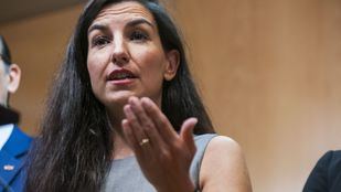 Monasterio ya amenaza con bloquear los presupuestos si se "provoca" a Vox