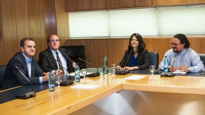 Ángel Gabilondo e Isa Serra, portavoces del PSOE y Unidas Podemos en la Asamblea.