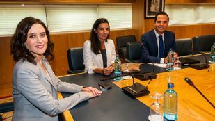 Cs y Vox se reafirman en su apoyo a Ayuso pese a las sombras sobre su pasado