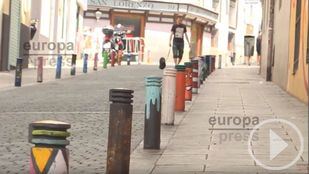 'Bolardo voy, bolardo vengo' decora las calles de Lavapiés