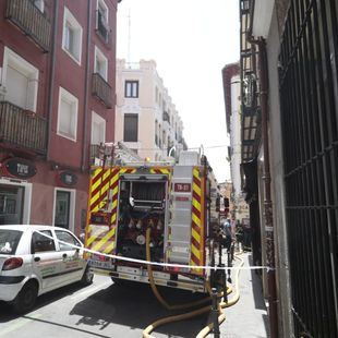 Un intoxicado leve en el incendio de un garaje
