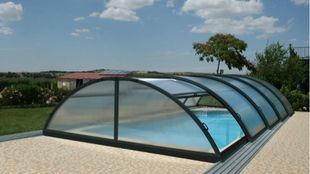 Mejora tu piscina con una cubierta de calidad