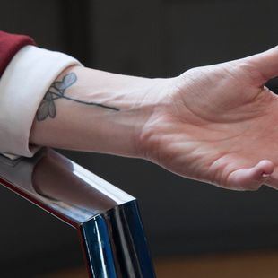 ¿Qué lleva tatuado en el brazo Díaz Ayuso?