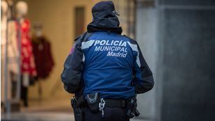 La Policía Municipal detiene a un hombre requerido por dos hurtos que trató de huir con su coche
