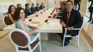 Ayuso y Aguado escenifican la unión de su Gobierno