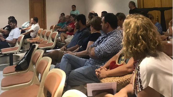 Varios líderes sindicales se han encerrado en el Salón de Plenos de Ciempozuelos en protesta por la 'falta de recursos'.