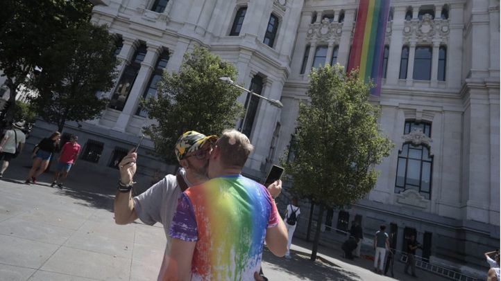 El Consejo de Gobierno de la Comunidad de Madrid ha sancionado a una usuaria que promocionaba 'terapias curativas de la homesexualidad' a través de redes sociales