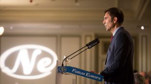 El diputado Francisco Tomás y Valiente deja la Asamblea por "motivos familiares"