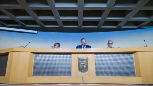 Vox 'cumple' cien días desmarcándose de PP y Cs