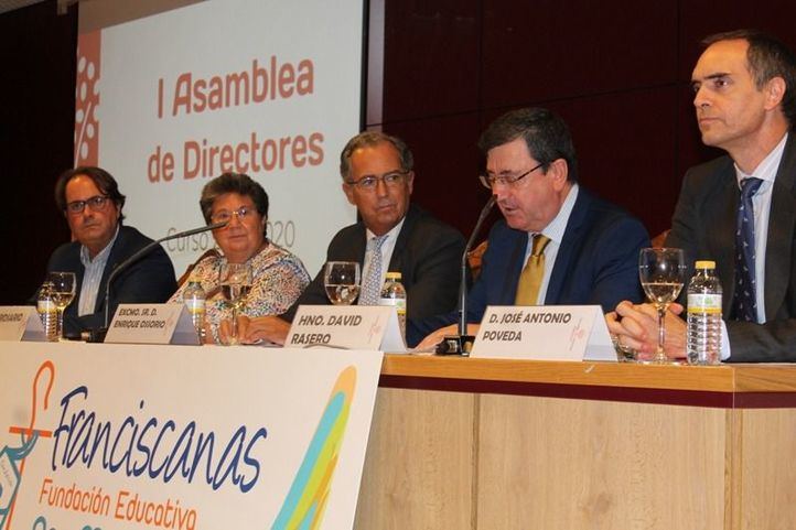 Enrique Ossorio, consejero de Educación de la Comunidad de Madrid, ha enviado un mensaje de tranquilidad a los más de 400 titulares y directivos de los 350 centros que conforman la red ECM