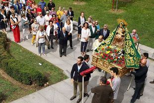 La Virgen del Puerto sale en procesión