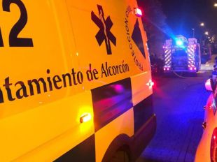 Un incendio en Alcorcón deja cuatro agentes y un bombero afectados