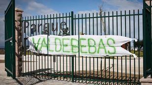 Pancarta colocada por el desencanto de algunos vecinos con el nombre del parque.