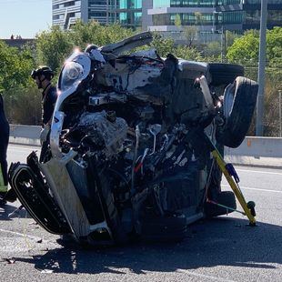 Un accidente de coche en Barajas deja tres heridos, una grave