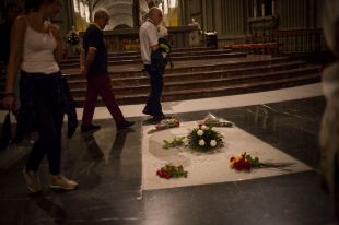 Luz verde para exhumar los restos de Franco: no es necesaria la licencia urbanística