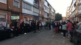 La Plataforma de Afectados por la Hipoteca paraliza en Alcalá de Henares otro desahucio