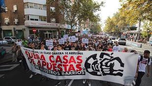 Los vecinos se echan a la calle contra las casas de apuestas