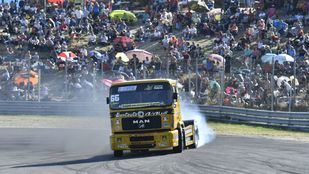 Más de 30.000 personas en la carrera de camiones en el Jarama