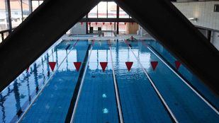 Los vecinos también han visto limitado sus horas de disfrute en la piscina.