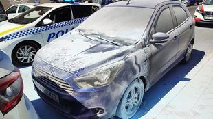 Coche incendiado en San Blas