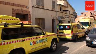 Los sanitarios, en el lugar del incidente.