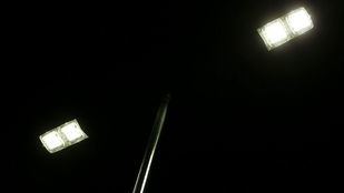 Una de las nuevas farolas de las calles de Las Rozas
