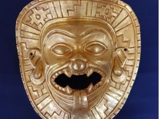 Una máscara de oro robada en Colombia, recuperada en Barajas