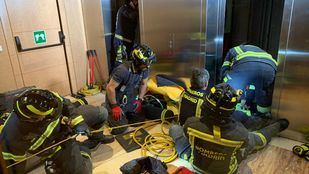 Herido al quedarse atrapado en el hueco de un ascensor