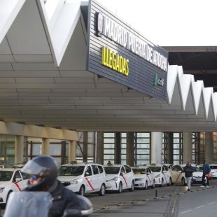 La Comunidad contempla las tarifas cerradas y plantea subir el precio del taxi