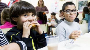 La Obra Social 'la Caixa' y CaixaBank consiguen más de 2,5 millones de litros de leche para los bancos de alimentos